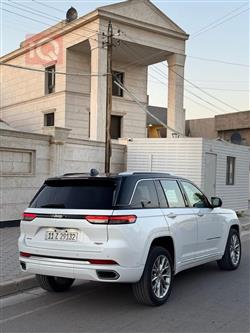 جیپ گراند شیرۆکی